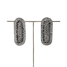 Load image into Gallery viewer, Flat Oval Black & White - Arc Squiggle Arc