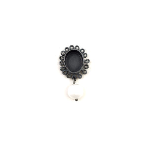 Frilly Pearl Dangle Pin