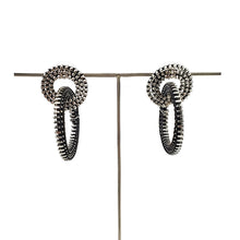 Load image into Gallery viewer, Circle Hoops - Shiny Silver

