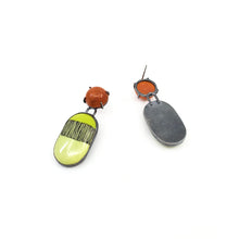 Load image into Gallery viewer, Onyx Oval Earrings
